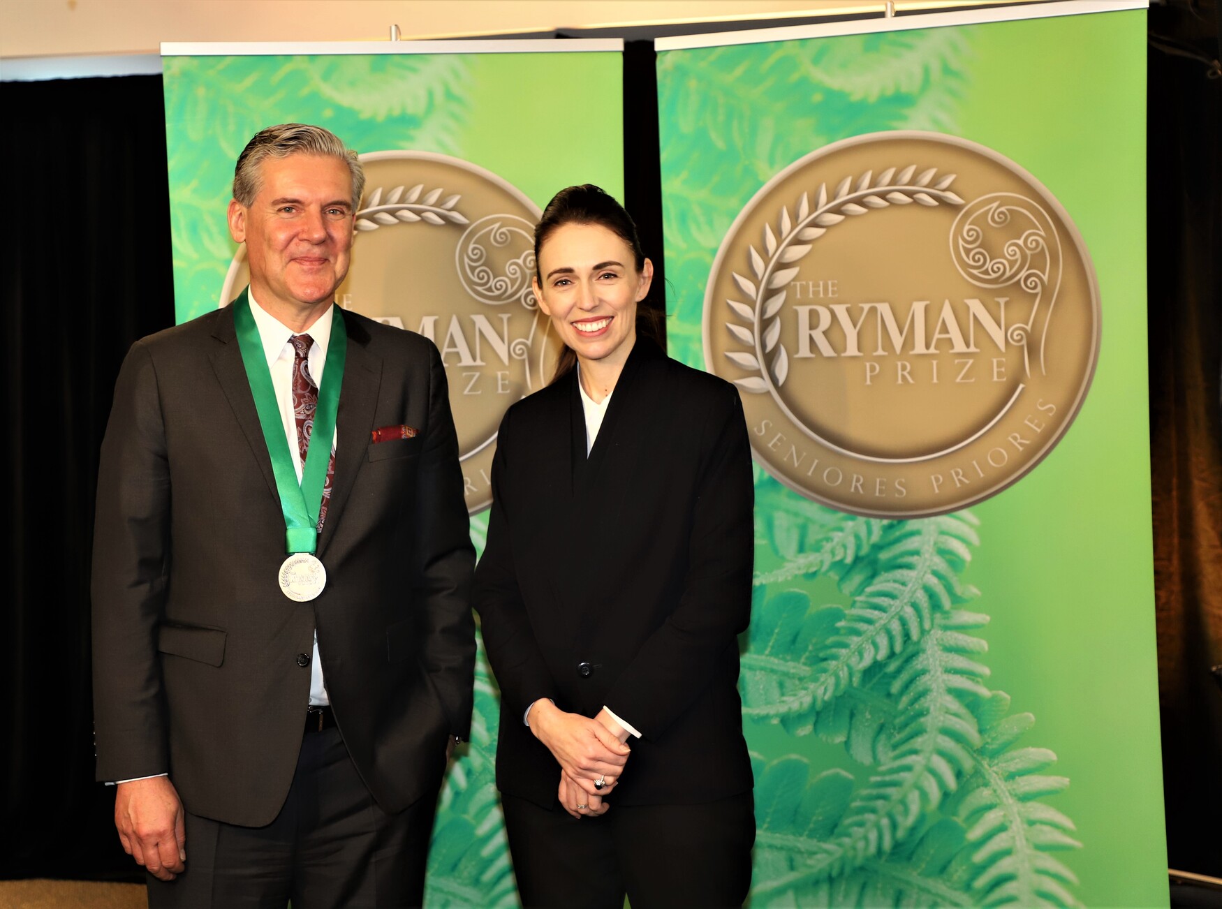 Dr Michael Fehlings with New Zealand Prime Minister Jacinda Ardern, Receving the Ryman Prize